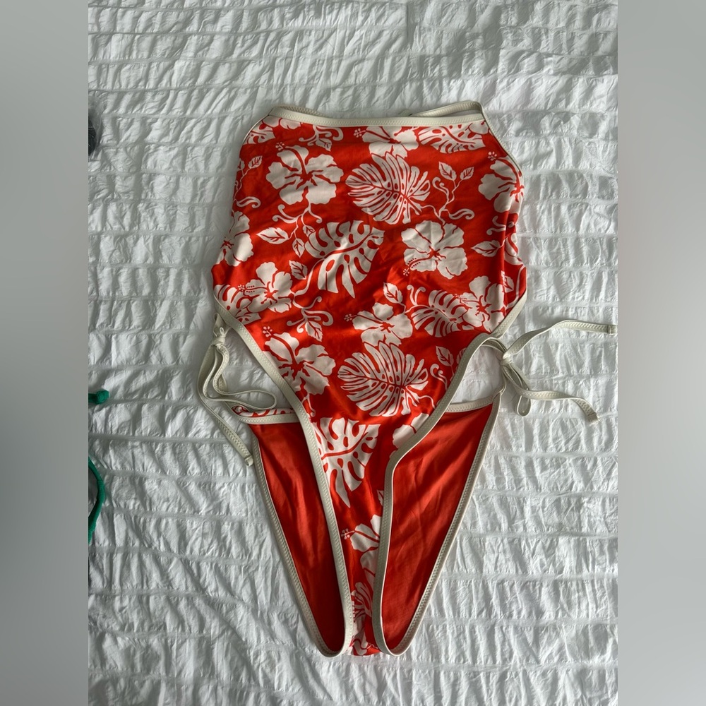 Roxy x Urban Outfitters one piece swimsuit - Picture 4 of 5